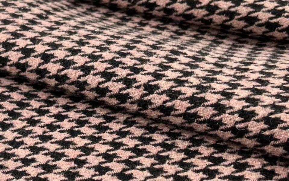 Tkanina Tweed pepitka brudny róż drobna
