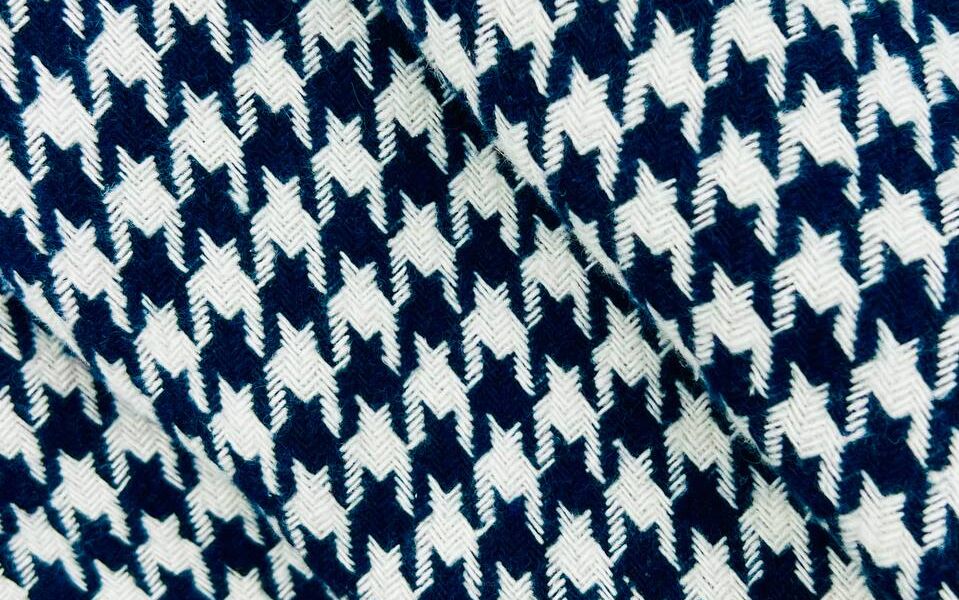 Tkanina Tweed pepitka granatowa